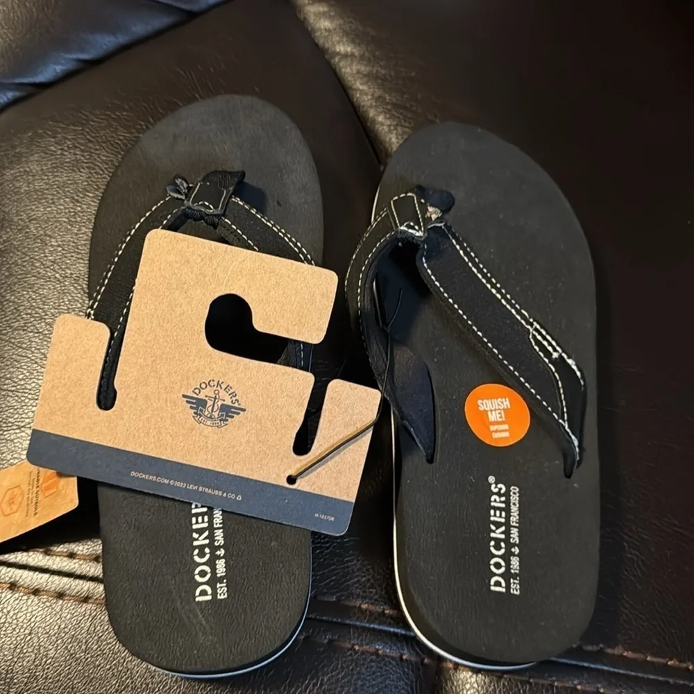 Dockers Mens Flip-Flops Black and White Small Size 7/8 New